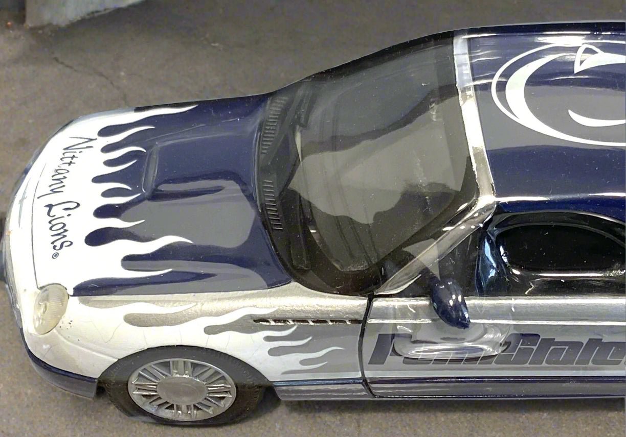 Penn State Nittany Lions Vintage 2002 NCAA 1:24 NOS Ford Thunderbird