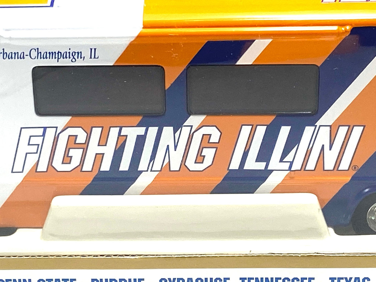 Illinois Fighting Illini Vintage 2001 NCAA 1:43 NOS Winnebago