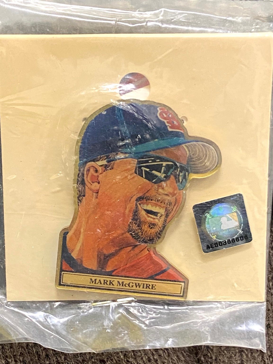 Mark McGwire Vintage 2000 MLB St. Louis Cardinals NOS Pin